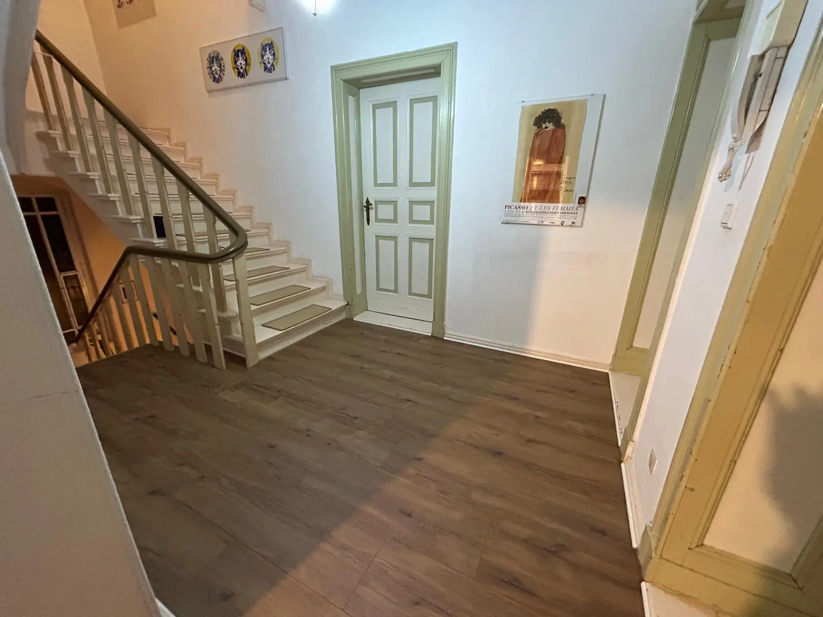 Laminatboden verlegen in Berlin - Bodenleger für modernes Wohnambiente